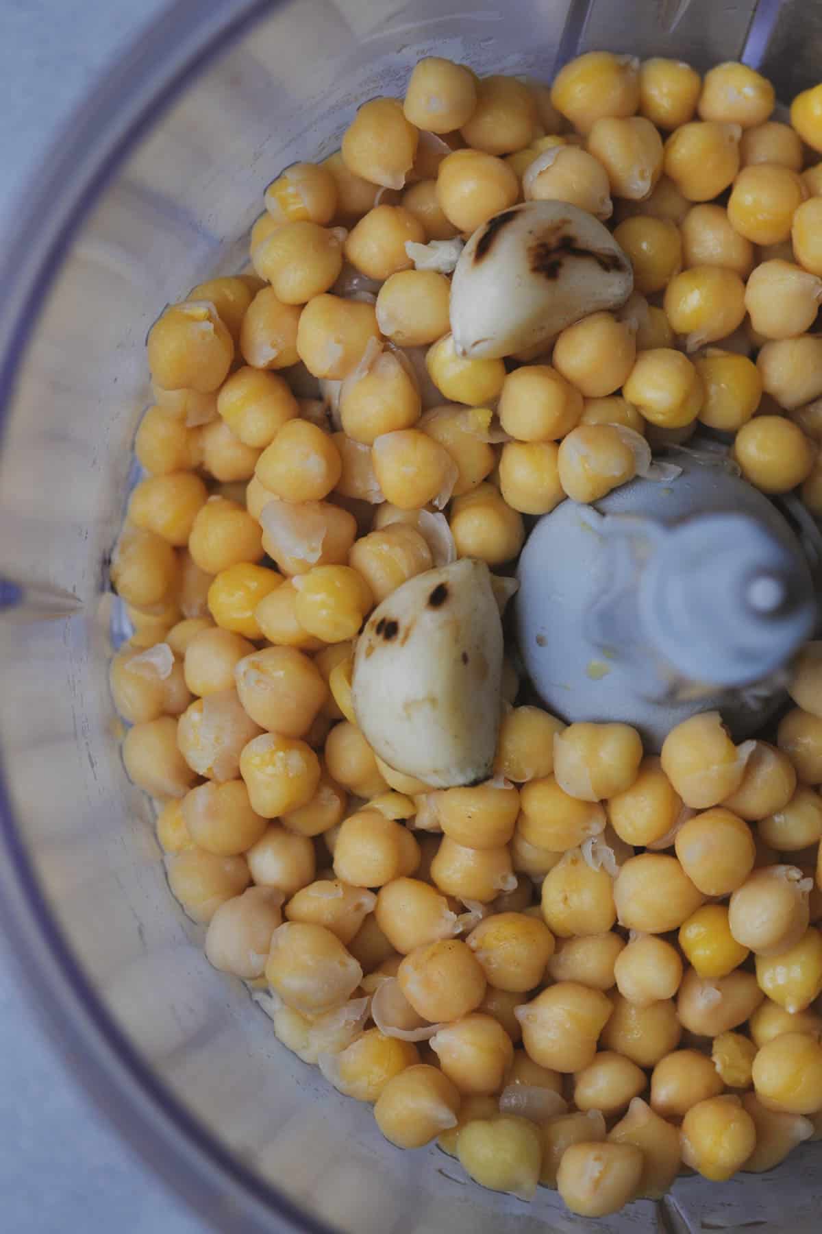 chickpeas in the food processor with garlic