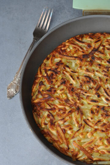 Vegan Swiss Rösti with smoked tofu Speck (bacon)