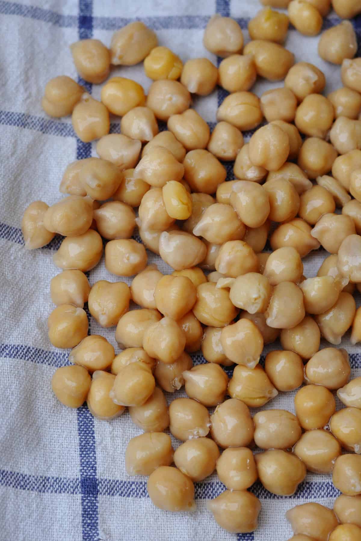 Cooked chickpeas on a kitchen towel