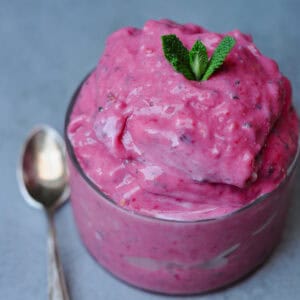 Vegan raspberries, peaches and mint frozen yogurt