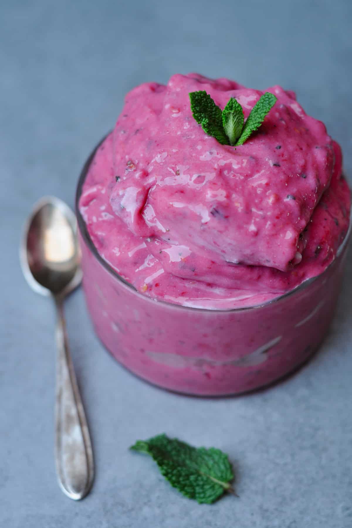 Vegan raspberries, peaches and mint frozen yogurt