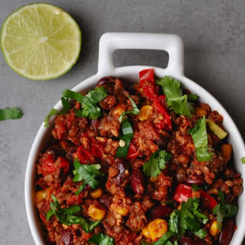 vegan chili con carne (sin carne) in a white serving plate.