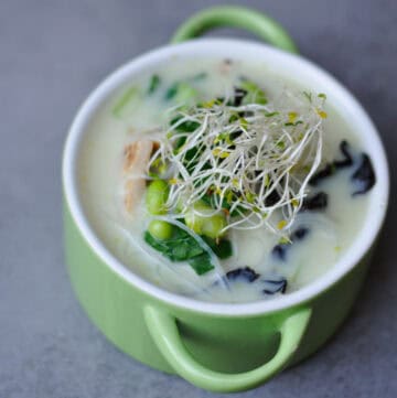 High-protein 5 minutes Vegan green Thai curry soup